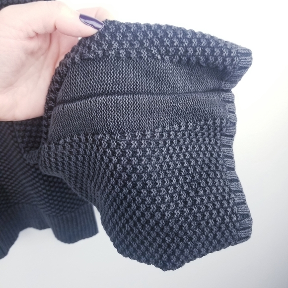 Hollister Ribbed Knit Black and Gray Sweater - Picture 7 of 11